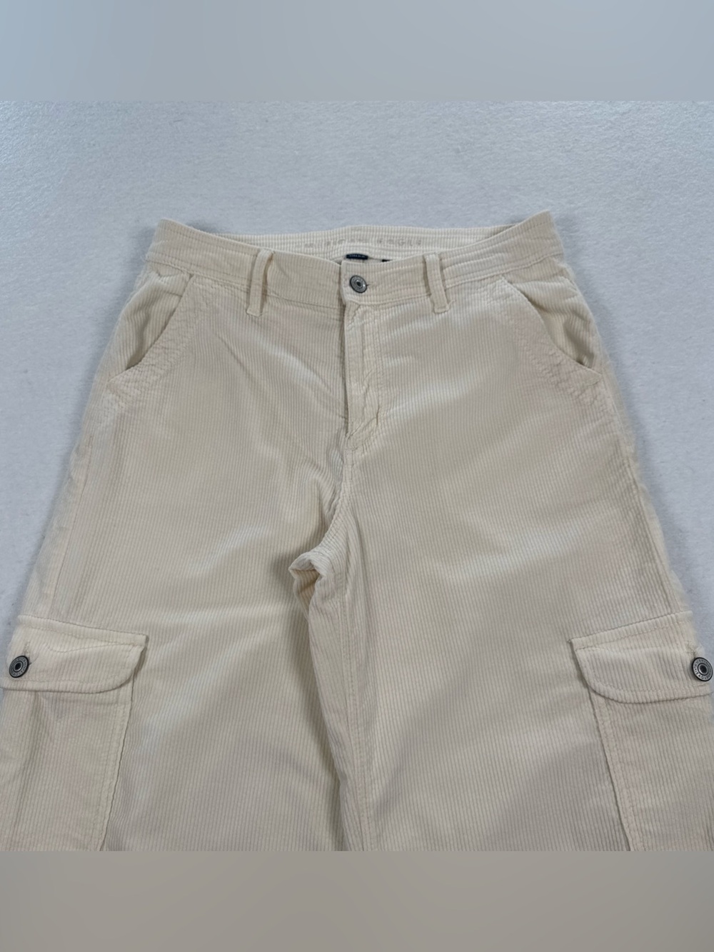 American Eagle Outfitters Women’s 8 Ivory Corduroy Cargo Pants Stretch Pockets - Picture 3 of 9